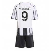 Stroje piłkarskie Juventus Dusan Vlahovic #9 Koszulka Podstawowej dla dzieci 2025-26 Krótki Rękaw (+ szorty)